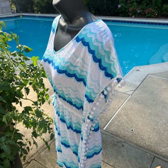 White and Blue Wave Beach Cover Up - Picture 9 of 14